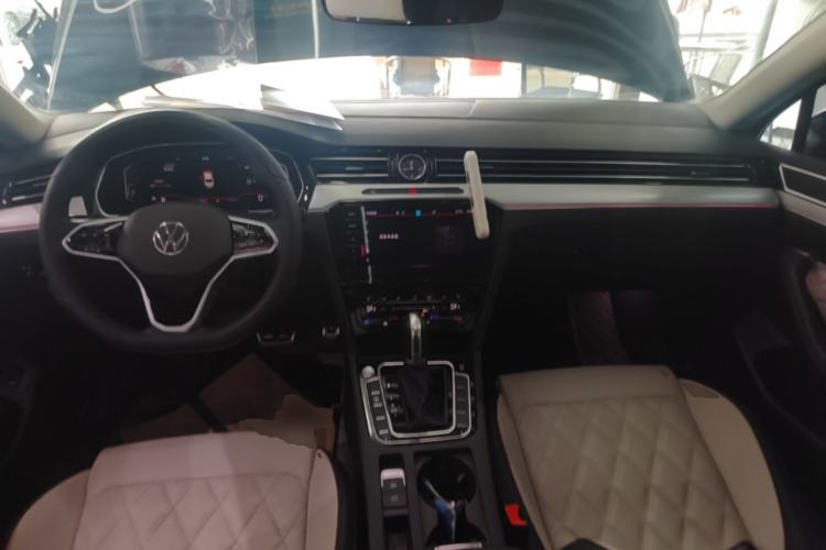 Used Volkswagen Magotan 2023 2 Million Units Limited Edition 330TSI DSG Leading Version Center Console