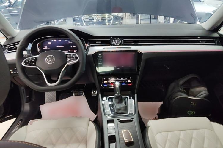 Used Volkswagen Magotan 2023 2 Million Units Commemorative Edition 330TSI DSG Luxury Version Center Console