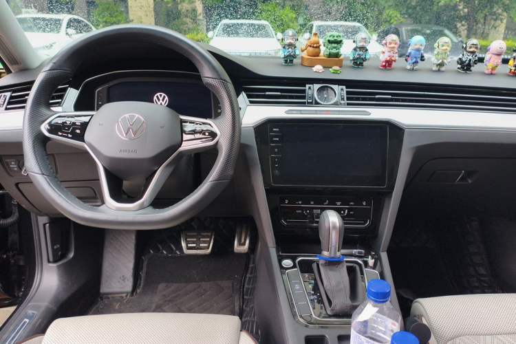 Used Volkswagen Magotan 2023 2 Million Units Commemorative Edition 330TSI DSG Luxury Version Center Console