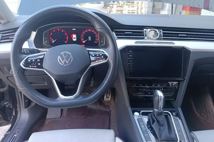 Used Volkswagen Magotan 2023 2 Million Units Commemorative Edition 330TSI DSG Luxury Version Center Console