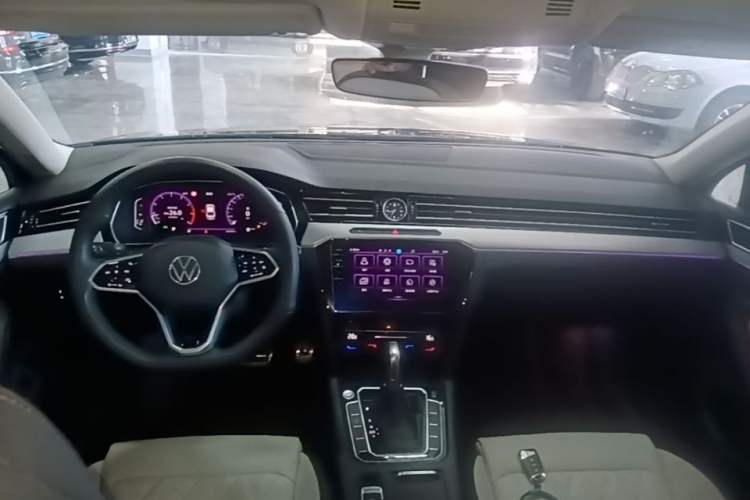 Used Volkswagen Magotan 2023 2 Million Units Limited Edition 330TSI DSG Leading Version Center Console