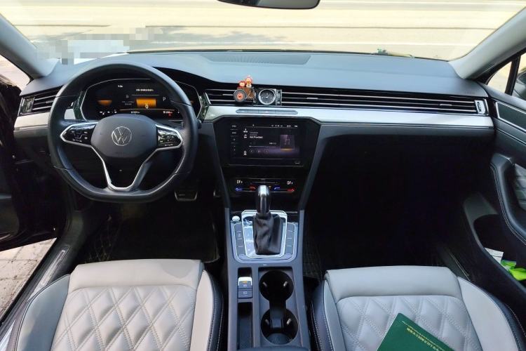 Used Volkswagen Magotan 2023 2 Million Units Limited Edition 330TSI DSG Leading Version Center Console