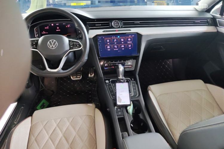 Used Volkswagen Magotan 2023 2 Million Units Commemorative Edition 330TSI DSG Luxury Version Center Console