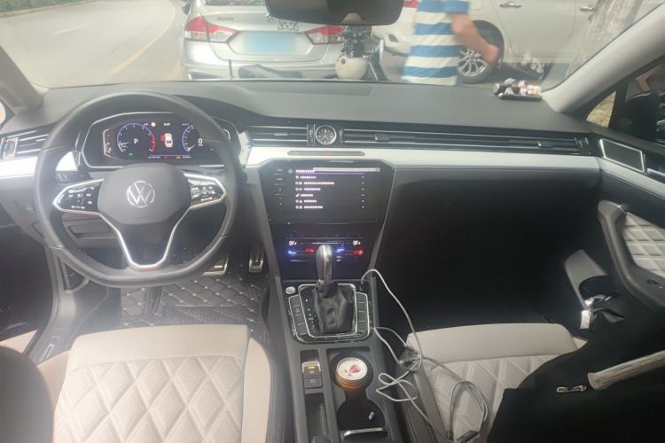 Used Volkswagen Magotan 2023 2 Million Units Commemorative Edition 330TSI DSG Luxury Version Center Console