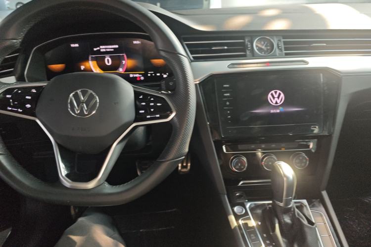 Used Volkswagen Magotan 2023 2 Million Units Limited-Edition 280TSI DSG Comfort Version Center Console