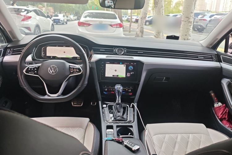 Used Volkswagen Magotan 2023 2 Million Units Commemorative Edition 330TSI DSG Luxury Version Center Console