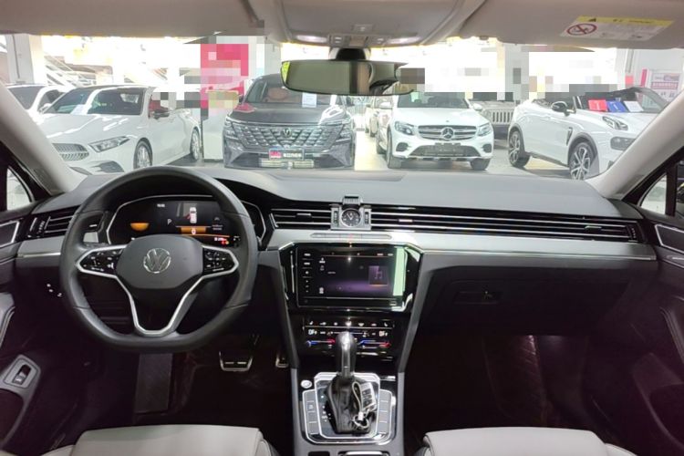 Used Volkswagen Magotan 2023 2 Million Units Limited Edition 330TSI DSG Leading Version Center Console