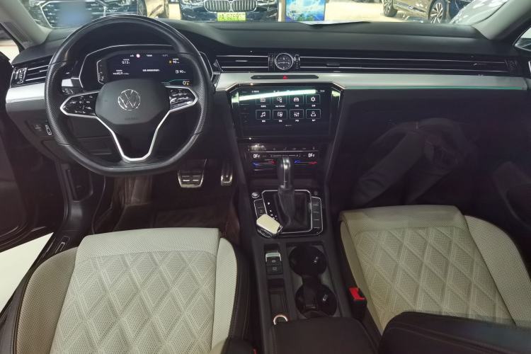 Used Volkswagen Magotan 2023 2 Million Units Commemorative Edition 330TSI DSG Luxury Version Center Console