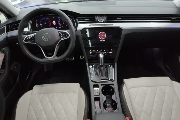 Used Volkswagen Magotan 2023 2 Million Units Limited Edition 330TSI DSG Leading Version Center Console