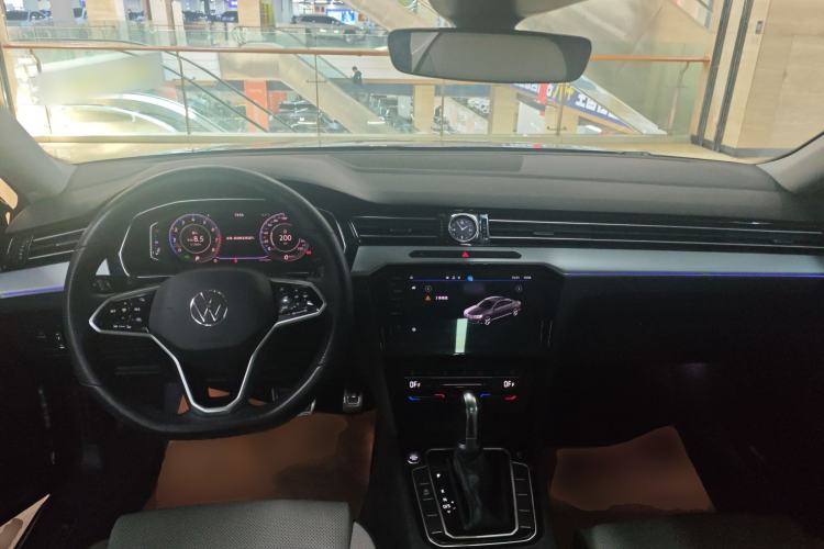 Used Volkswagen Magotan 2023 2 Million Units Commemorative Edition 330TSI DSG Luxury Version Center Console