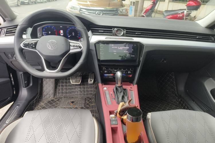 Used Volkswagen Magotan 2023 2 Million Units Commemorative Edition 330TSI DSG Luxury Version Center Console