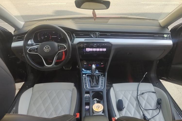 Used Volkswagen Magotan 2023 2 Million Units Commemorative Edition 330TSI DSG Luxury Version Center Console