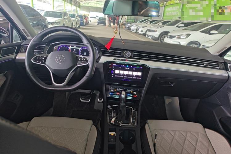 Used Volkswagen Magotan 2023 2 Million Units Limited-Edition 380TSI DSG Flagship Version Center Console