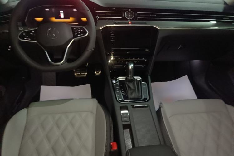 Used Volkswagen Magotan 2023 2 Million Units Limited Edition 330TSI DSG Leading Version Center Console