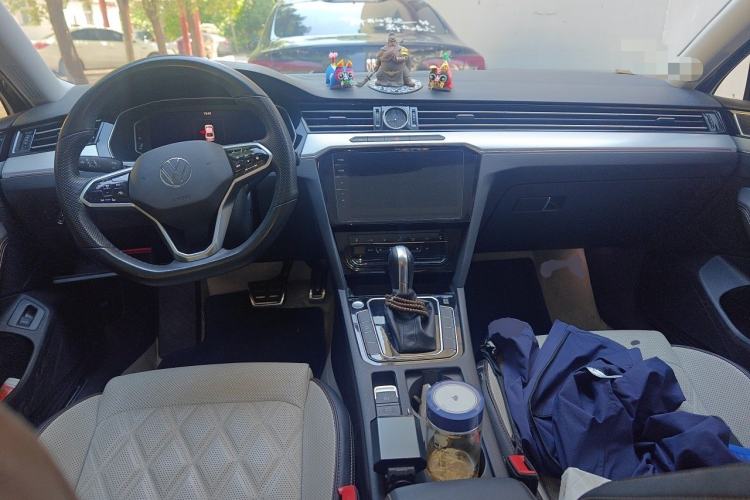 Used Volkswagen Magotan 2023 2 Million Units Commemorative Edition 330TSI DSG Luxury Version Center Console
