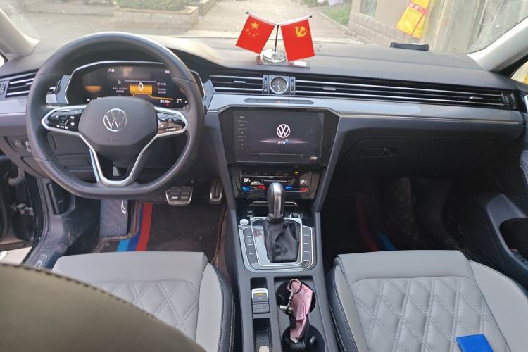 Used Volkswagen Magotan 2023 2 Million Units Limited Edition 330TSI DSG Leading Version Center Console