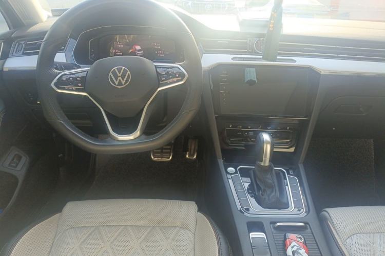 Used Volkswagen Magotan 2023 2 Million Units Commemorative Edition 330TSI DSG Luxury Version Center Console