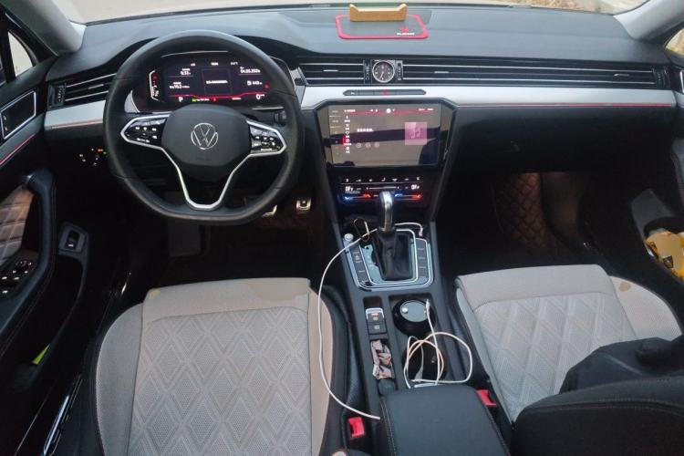 Used Volkswagen Magotan 2023 2 Million Units Commemorative Edition 330TSI DSG Luxury Version Center Console