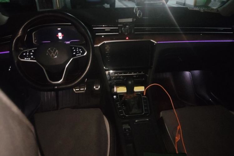 Used Volkswagen Magotan 2023 2 Million Units Commemorative Edition 330TSI DSG Luxury Version Center Console