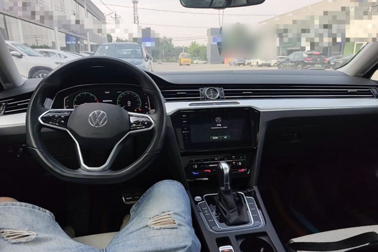 Used Volkswagen Magotan 2023 2 Million Units Commemorative Edition 330TSI DSG Luxury Version Center Console