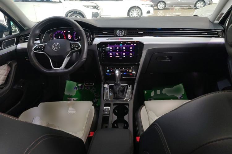 Used Volkswagen Magotan 2023 2 Million Units Commemorative Edition 330TSI DSG Luxury Version Center Console