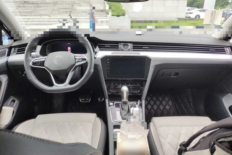 Used Volkswagen Magotan 2023 2 Million Units Commemorative Edition 330TSI DSG Luxury Version Center Console