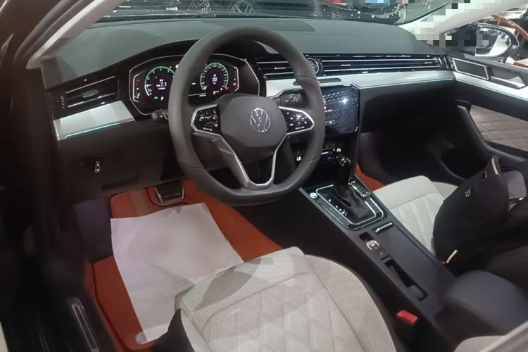 Used Volkswagen Magotan 2023 2 Million Units Commemorative Edition 330TSI DSG Luxury Version Center Console