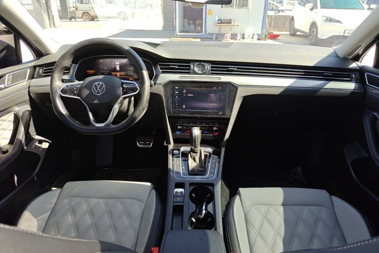 Used Volkswagen Magotan 2023 2 Million Units Limited Edition 330TSI DSG Leading Version Center Console