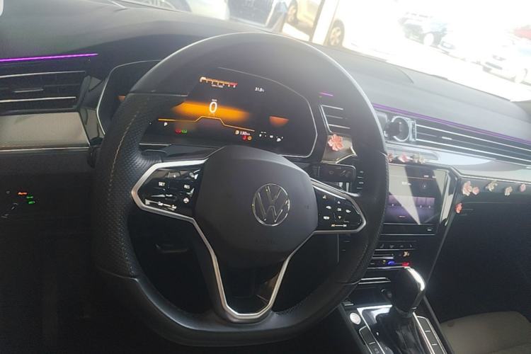 Used Volkswagen Magotan 2023 2 Million Units Limited Edition 330TSI DSG Leading Version Center Console
