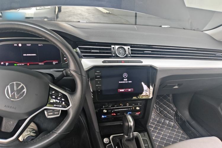 Used Volkswagen Magotan 2023 2 Million Units Commemorative Edition 330TSI DSG Luxury Version Center Console