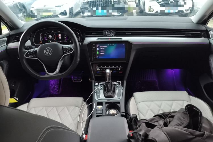 Used Volkswagen Magotan 2023 2 Million Units Commemorative Edition 330TSI DSG Luxury Version Center Console