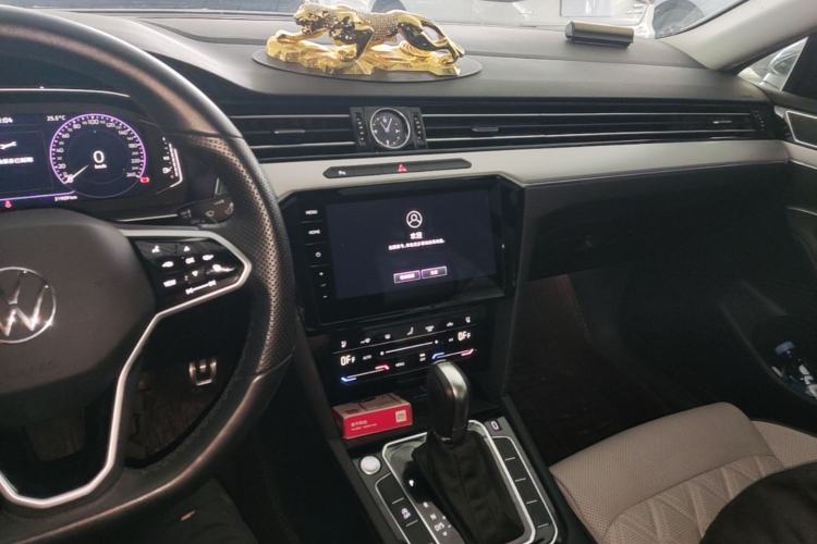 Used Volkswagen Magotan 2023 2 Million Units Commemorative Edition 330TSI DSG Luxury Version Center Console