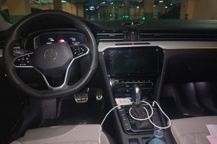 Used Volkswagen Magotan 2023 2 Million Units Limited Edition 330TSI DSG Leading Version Center Console