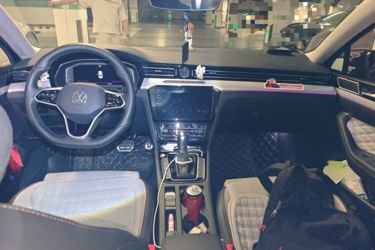 Used Volkswagen Magotan 2023 2 Million Units Commemorative Edition 330TSI DSG Luxury Version Center Console