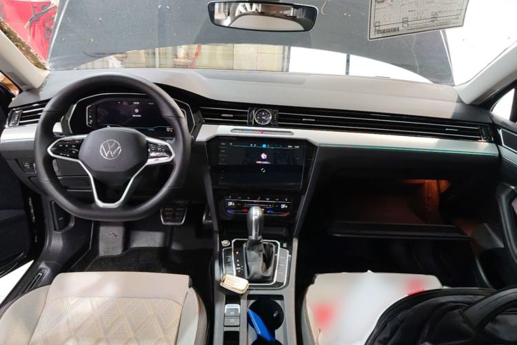 Used Volkswagen Magotan 2023 2 Million Units Commemorative Edition 330TSI DSG Luxury Version Center Console
