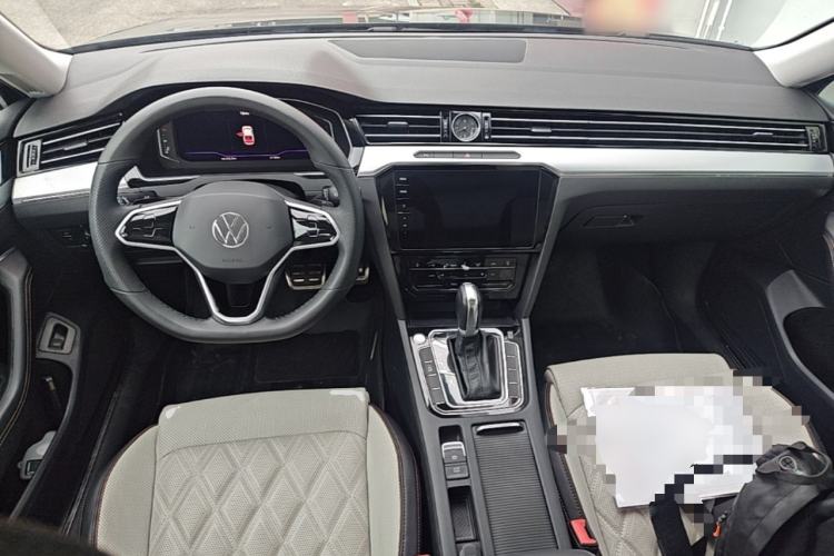 Used Volkswagen Magotan 2023 2 Million Units Commemorative Edition 330TSI DSG Luxury Version Center Console