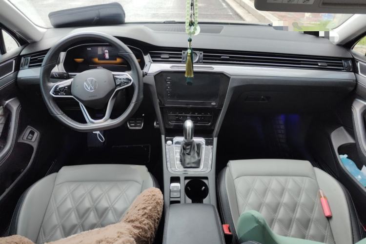 Used Volkswagen Magotan 2023 2 Million Units Limited Edition 330TSI DSG Leading Version Center Console