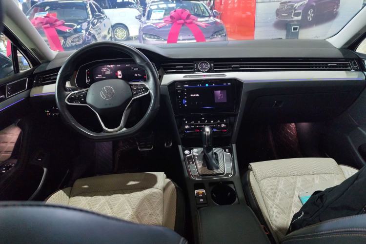 Used Volkswagen Magotan 2023 2 Million Units Limited Edition 330TSI DSG Leading Version Center Console