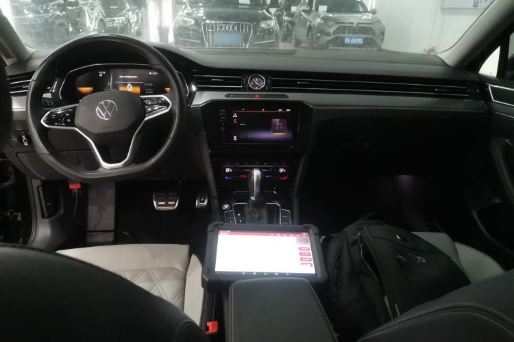 Used Volkswagen Magotan 2023 2 Million Units Limited Edition 330TSI DSG Leading Version Center Console