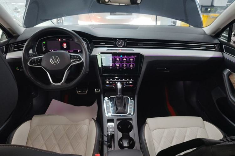 Used Volkswagen Magotan 2023 2 Million Units Commemorative Edition 330TSI DSG Luxury Version Center Console
