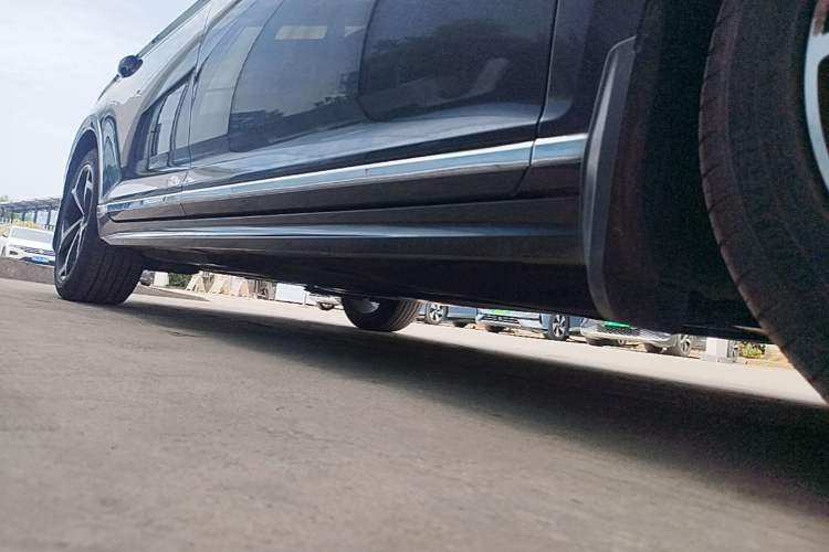 Used Volkswagen Magotan 2023 2 Million Units Commemorative Edition 330TSI DSG Luxury Version Chassis Front Right