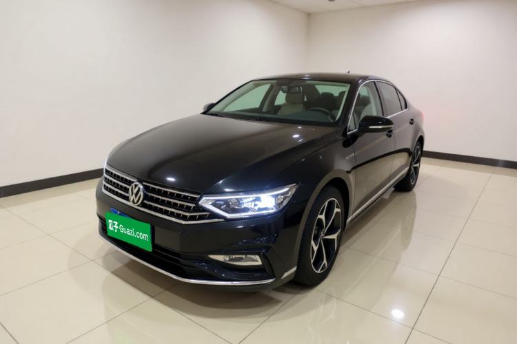 Volkswagen Magotan 2023 2 Million Units Limited Edition 330TSI DSG Leading Version