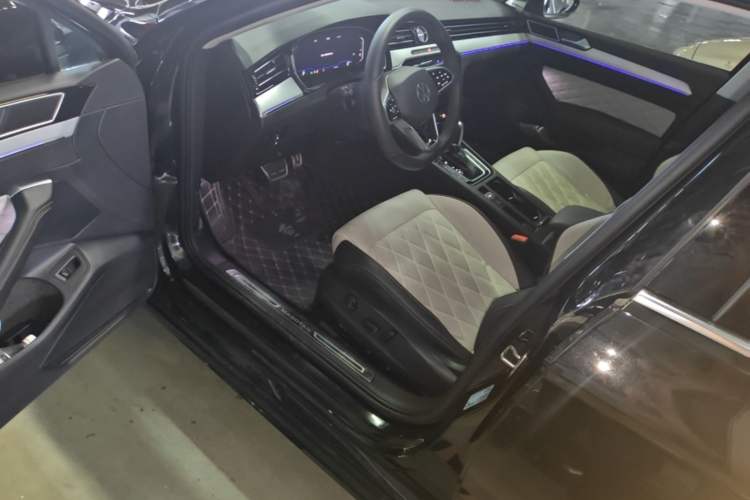 Used Volkswagen Magotan 2023 2 Million Units Limited Edition 330TSI DSG Leading Version Driver Seat