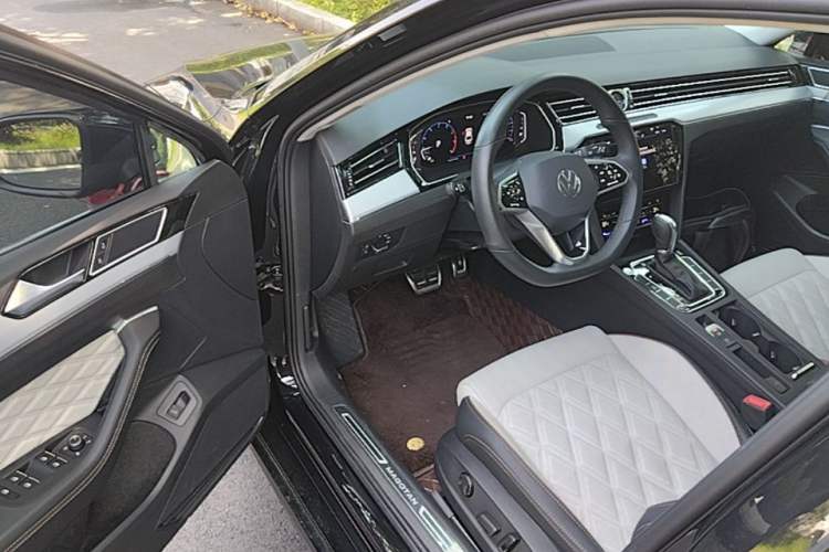 Used Volkswagen Magotan 2023 2 Million Units Commemorative Edition 330TSI DSG Luxury Version Driver Seat