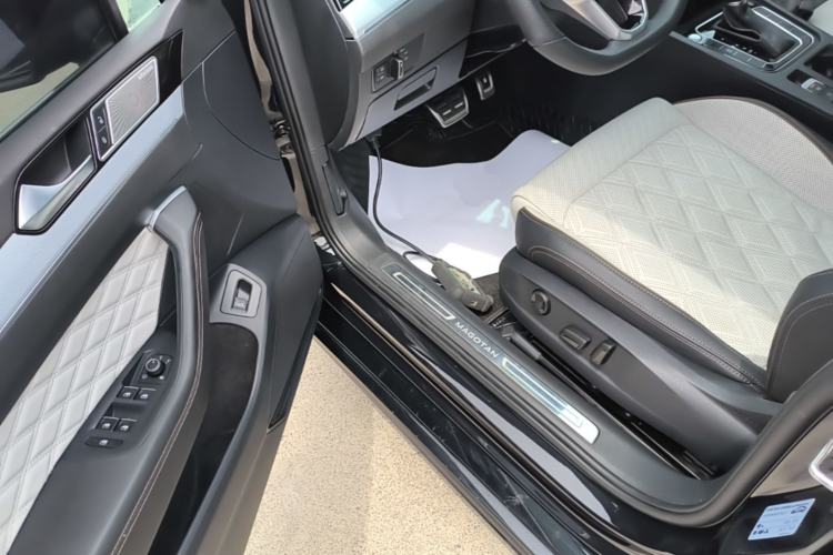 Used Volkswagen Magotan 2023 2 Million Units Commemorative Edition 330TSI DSG Luxury Version Driver Seat
