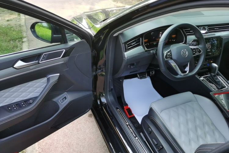 Used Volkswagen Magotan 2023 2 Million Units Limited Edition 330TSI DSG Leading Version Driver Seat