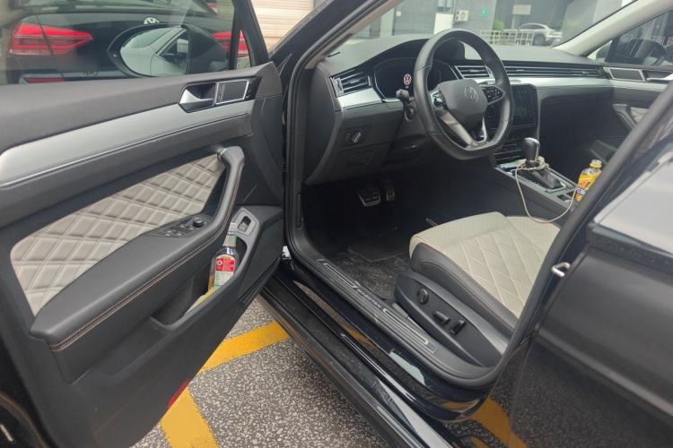 Used Volkswagen Magotan 2023 2 Million Units Commemorative Edition 330TSI DSG Luxury Version Driver Seat