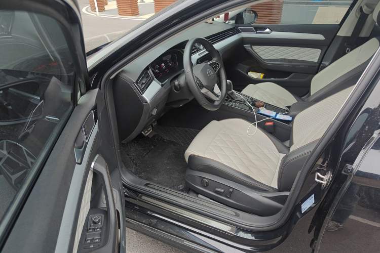 Used Volkswagen Magotan 2023 2 Million Units Commemorative Edition 330TSI DSG Luxury Version Driver Seat