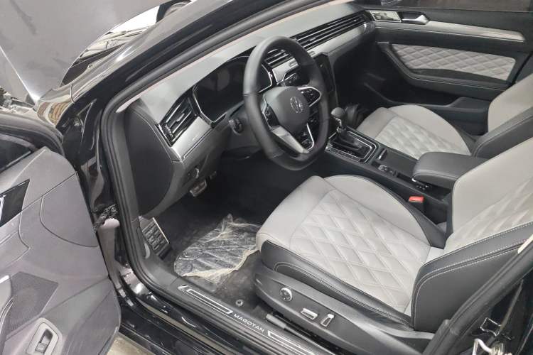 Used Volkswagen Magotan 2023 2 Million Units Limited Edition 280TSI DSG Leading Version Driver Seat