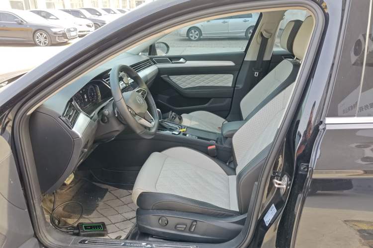 Used Volkswagen Magotan 2023 2 Million Units Commemorative Edition 330TSI DSG Luxury Version Driver Seat